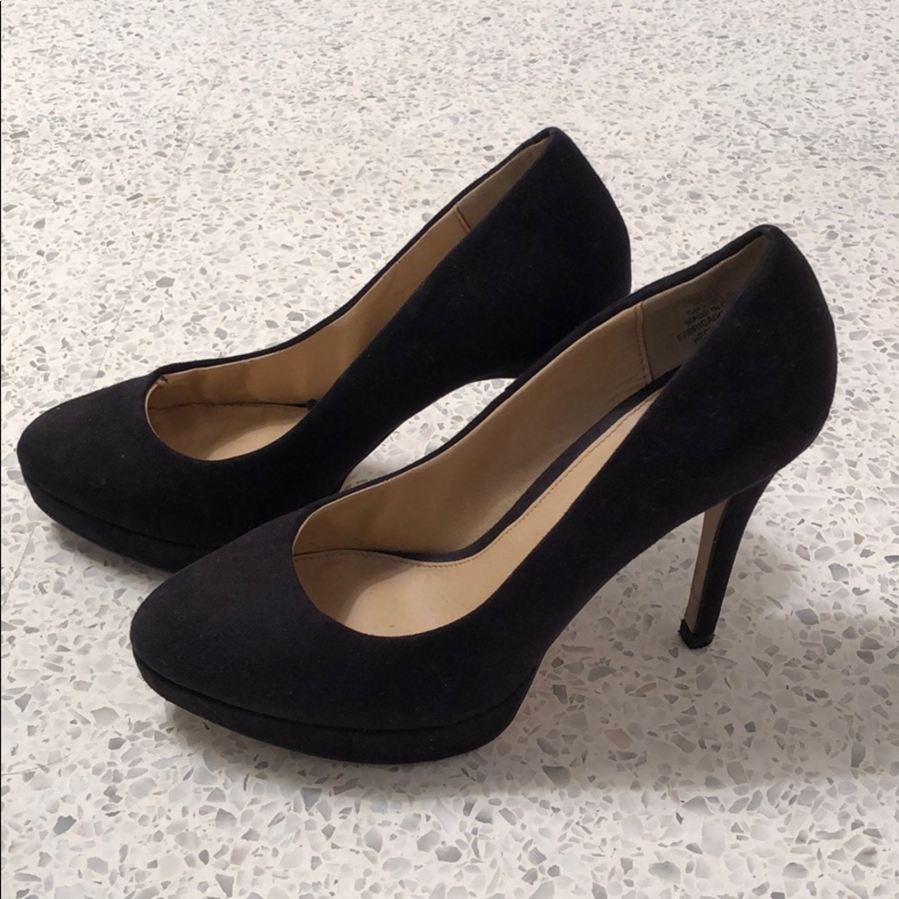 Black Faux Suede Pumps sz 36. Great condition!